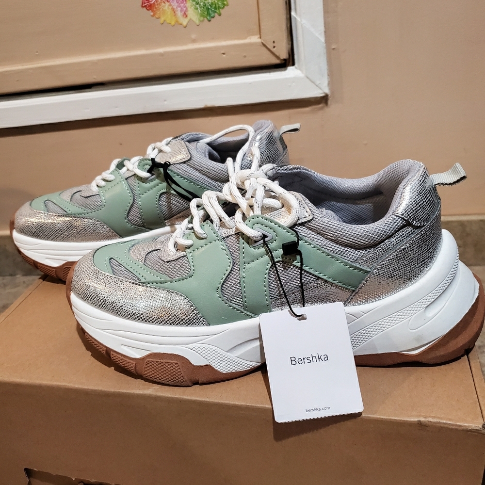 Brand New 🚨: Bershka sneakers with tag!